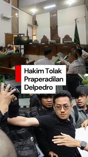 Video: Hakim Tolak Praperadilan Delpedro, Pendukung Layangkan Kartu Merah