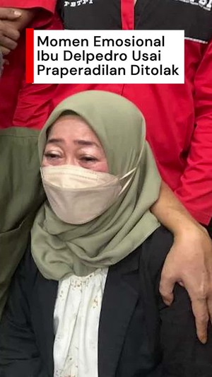 Video Tangis Ibu Delpedro Usai Praperadilan Ditolak: Anakku Tak Bersalah!