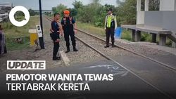 Video: Pemotor Wanita Tewas dan Balita Kritis Usai Tertabrak Kereta di Pasuruan Video: Pemotor Wanita Tewas dan Balita Kritis Usai Tertabrak Kereta di Pasuruan