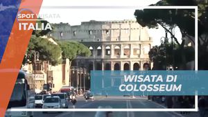 Mengunjungi Colosseum dan Berfoto Bersama Gladiator di Italia 