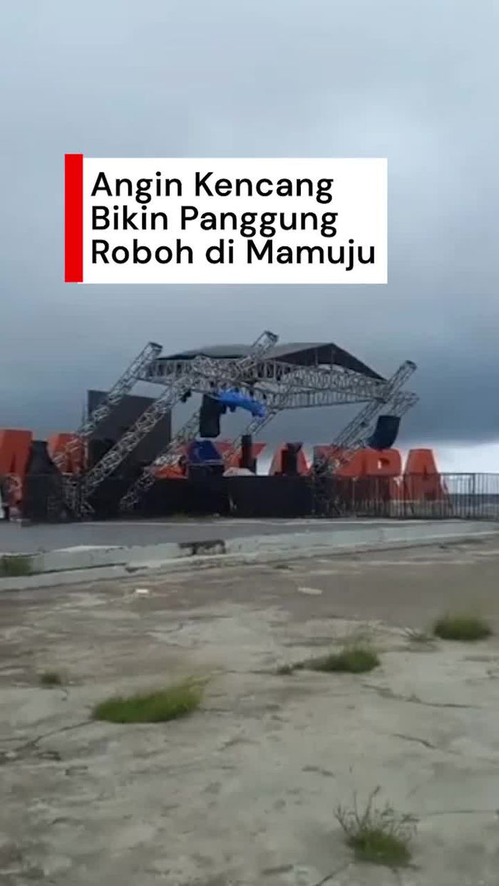 Video: Panggung Mamuju Festival Ambruk Diterjang Angin Kencang-Tenda Roboh Video: Panggung Mamuju Festival Ambruk Diterjang Angin Kencang-Tenda Roboh