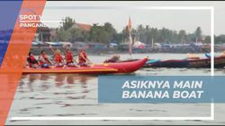 Mencoba Sensasi Asyik Naik Banana Boat di Pangandaran  