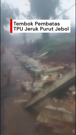 Video: Hujan Angin, Tembok Pembatas TPU Jeruk Purut Jebol