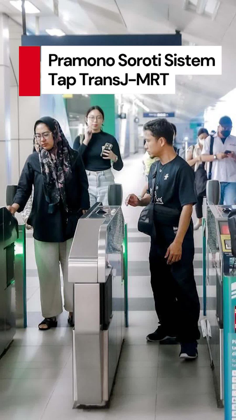 Video: Pramono Soroti Sistem Tap TransJ-MRT yang Sering Gangguan Video: Pramono Soroti Sistem Tap TransJ-MRT yang Sering Gangguan