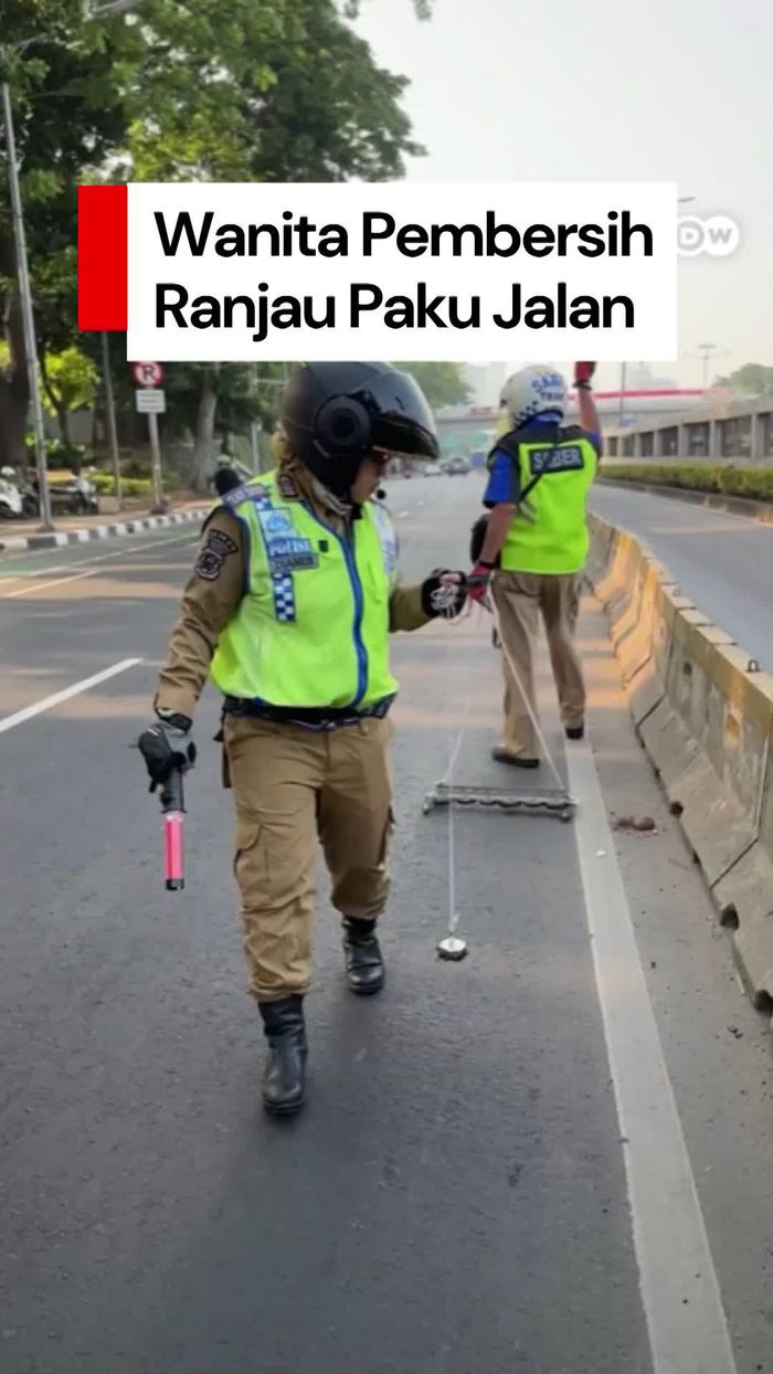 Video: Kisah Dian, Perempuan Pembersih Ranjau Paku Jalan