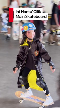 Video Ada Wednesday Addams-Young Hee Squid Game Main Skateboard di Bali