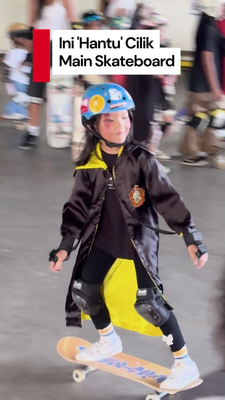 Video Ada Wednesday Addams-Young Hee Squid Game Main Skateboard di Bali