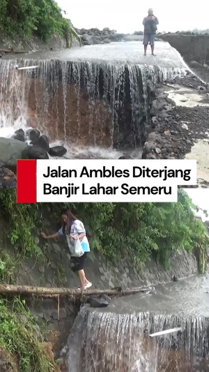 Video Jalan di Lumajang Ambles Diterjang Banjir Lahar Gunung Semeru