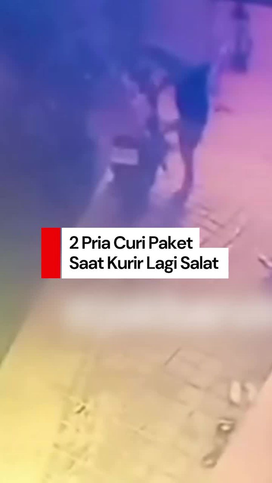 Video: 2 Pria Nekat Curi Sekarung Paket di Jakbar Saat Kurir Lagi Salat