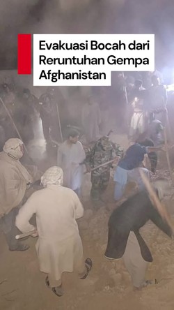 Video: Momen Evakuasi Bocah Perempuan dari Reruntuhan Gempa Afghanistan