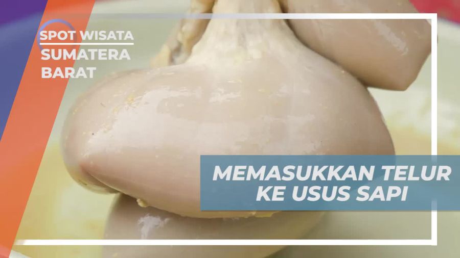 Menyelami Proses Memasukkan Telur ke Usus Sapi di Nagari Kapau, Sumatera Barat  