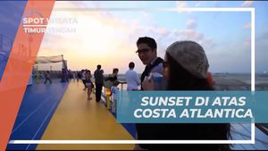 Menikmati Sunset Indah dari Atas Kapal di Tengah Laut di Timur Tengah  