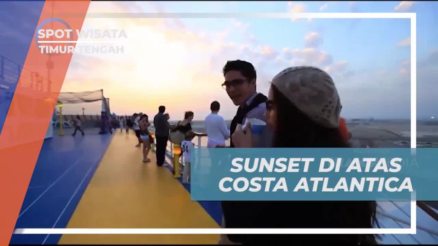 Menikmati Sunset Indah dari Atas Kapal di Tengah Laut di Timur Tengah  