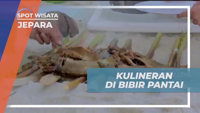 Melakukan Kegiatan Memanggang Ikan Laut di Bibir Pantai Jepara  