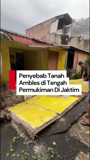 Video: Tanah Ambles di Jaktim, Ternyata Warga Bikin Tembok di Atas Drainase