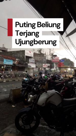 Video Mencekam! Saat Puting Beliung Terjang Ujungberung Bandung