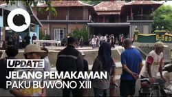 Video: Suasana Jelang Pemakaman Raja Keraton Solo PB XIII