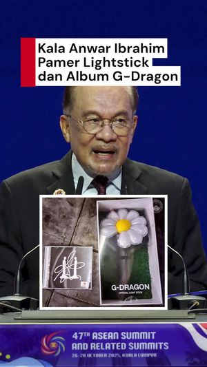 Video Bahagianya PM Malaysia Dapat Official Merchandise G-Dragon