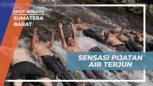 Merasakan Sensasi Pijatan Aliran Air Terjun Lubuk Hitam di Sumatera Barat  