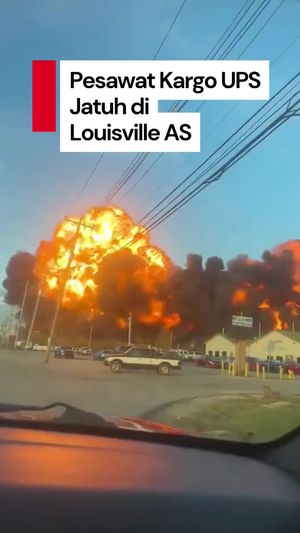 Video: Detik-detik Pesawat Kargo UPS Jatuh di Dekat Bandara Louisville AS