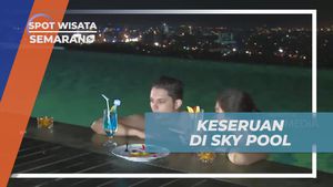 Bersantai dan Berenang di Sky Pool sambil Menikmati Pemandangan di Semarang