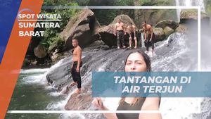 Mengikuti Tantangan Water Slide Alami di Air Terjun Lubuk Hitam di Sumatera Barat  