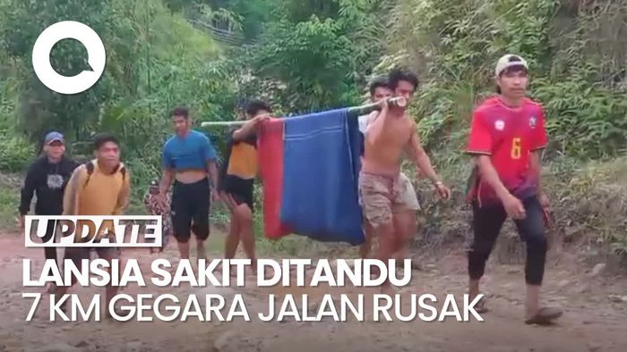 Video: Jalan Rusak, Pasutri Lansia Ditandu 7 Km ke Puskesmas di Mamasa