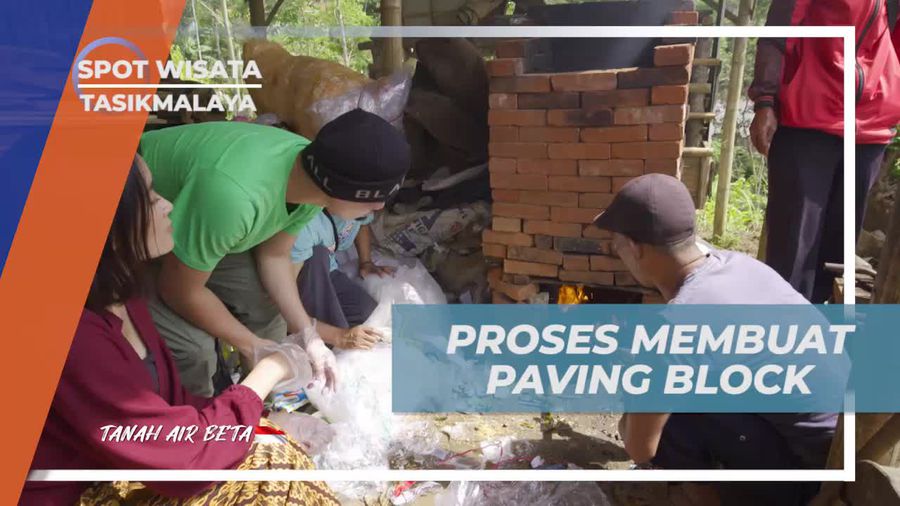 Mengolah Sampah Plastik Menjadi Paving Block Bersama Warga di Desa Taraju Tasikmalaya  