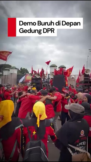 Video: Buruh Demo di Gedung DPR, Ada Konser Band hingga Replika Gurita