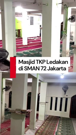Video dari Dekat: Melihat Masjid TKP Ledakan di SMAN 72 Kelapa Gading