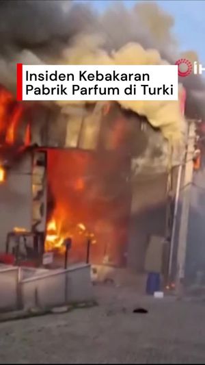 Video: Kebakaran Pabrik Parfum di Turki, 6 Orang Tewas