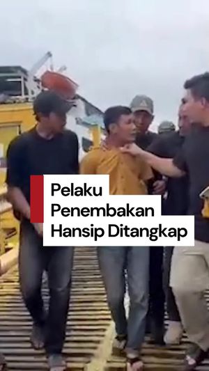 Video Detik-detik Polisi Tangkap Pelaku Penembakan Hansip di Cakung