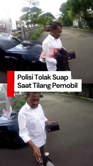 Video: Momen Polisi Tolak Suap Tilang dari Pelanggar Lalu Lintas di Bogor