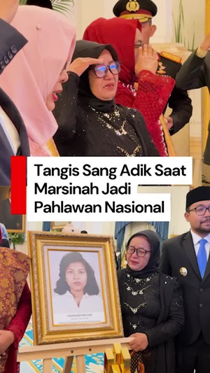 Video: Tangis Adik Marsinah Saat Upacara Pemberian Gelar Pahlawan Nasional