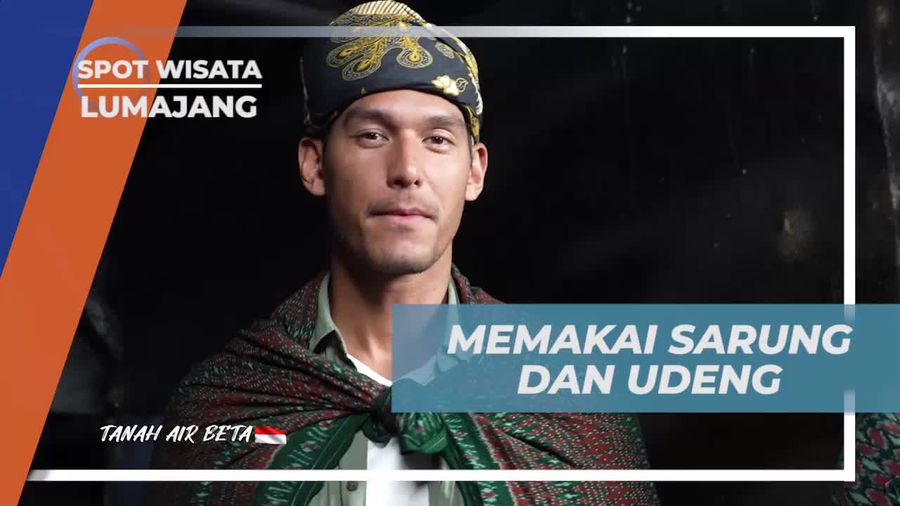 Memakai Sarung dan Udeng untuk Menunjukkan Identitas Warga di Desa Ranu Pani, Lumajang  