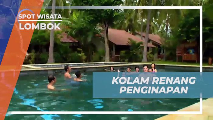 Berenang Ramai di Kolam Penginapan Cocotinos Resort, Lombok  