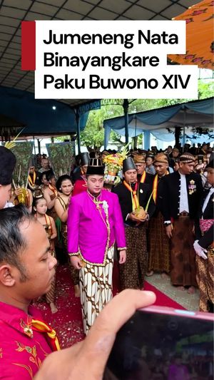 Video: Momen Penobatan Raja Baru Keraton Solo Paku Buwono XIV Purbaya