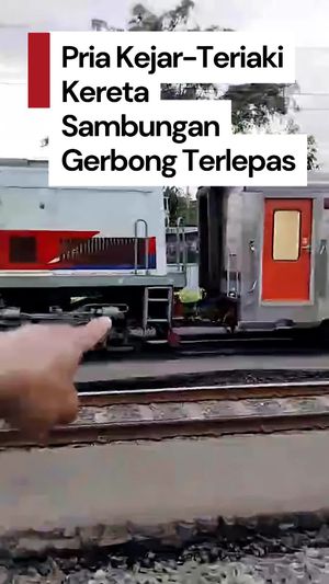  Video: Momen Pria Kejar Kereta Beri Tahu Masinis Sambungan Terlepas di Pasar Senen