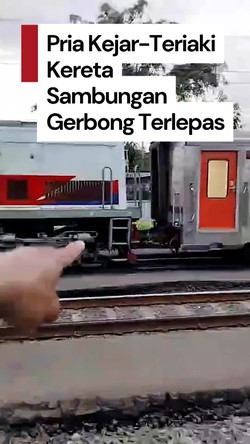  Video: Momen Pria Kejar Kereta Beri Tahu Masinis Sambungan Terlepas di Pasar Senen