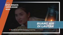 Bermain dengan Laut saat Buang Air di Perahu Kajang di Kepulauan Riau  