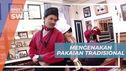 Berfoto dengan Pakaian Tradisional di Kawasan Volendam, Belanda  