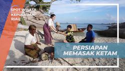 Memersiapkan dan Memasak Gulai Ketam Bersama Suku Laut di Kepulauan Riau  
