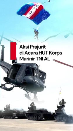 Video: Aksi Terjun Payung-Parade Alutsista Meriahkan HUT ke-80 Korps Marinir