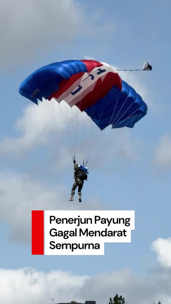Video: Momen Penerjun Payung di HUT ke-80 Korps Marinir Gagal Mendarat Sempurna