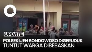 Video: Kapolsek Sempat Ditarik saat Massa Geruduk Polsek Ijen Bondowoso