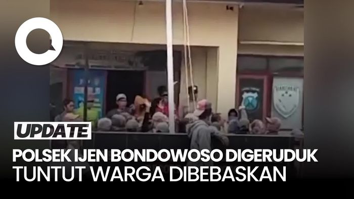 Video: Kapolsek Sempat Ditarik saat Massa Geruduk Polsek Ijen Bondowoso