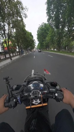 Konvoi 200 Motor Listrik Senyapkan Jalanan Kota Surabaya 