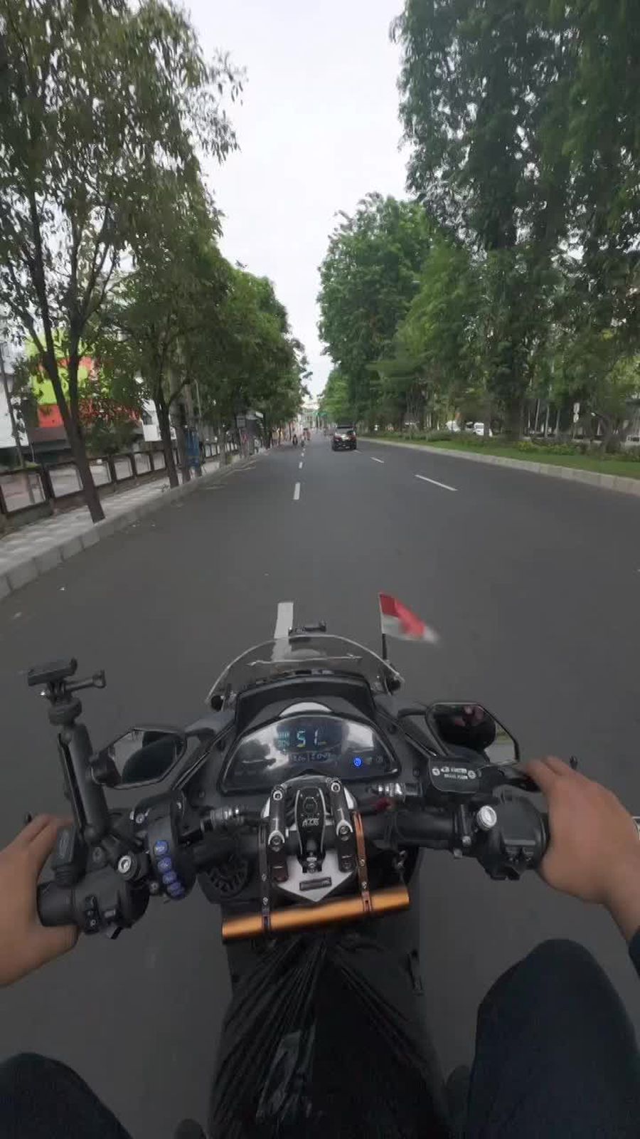 Konvoi 200 Motor Listrik Senyapkan Jalanan Kota Surabaya 