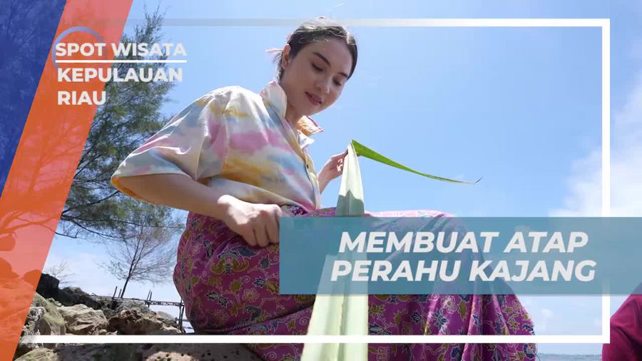 Belajar Membuat Atap Perahu Kajang dari Daun Pandan di Kepulauan Riau  