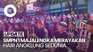 Video Melihat Pertunjukan Angklung oleh Puluhan Siswa SMPN 1 Majalengka
